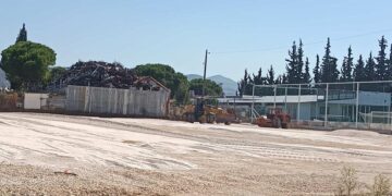 Eύοσμος: Μπάζωνε κοίτη ρέματος, για να κάνει γήπεδο ποδοσφαίρου (ΦΩΤΟ)
