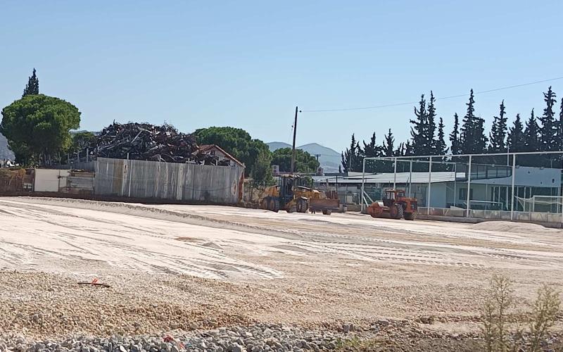 Eύοσμος: Μπάζωνε κοίτη ρέματος, για να κάνει γήπεδο ποδοσφαίρου (ΦΩΤΟ)