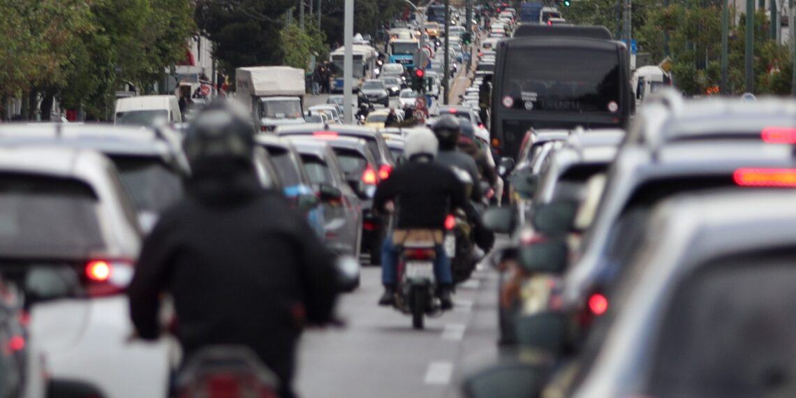 Θεσσαλονίκη: Γεγονός η πρώτη παράβαση του νέου ΚΟΚ με χρήση AI κάμερας – Οδηγούσε με το κινητό στο χέρι στην παραλιακή (video)