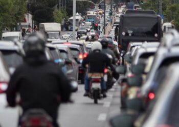 Θεσσαλονίκη: Γεγονός η πρώτη παράβαση του νέου ΚΟΚ με χρήση AI κάμερας – Οδηγούσε με το κινητό στο χέρι στην παραλιακή (video)