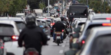 Θεσσαλονίκη: Γεγονός η πρώτη παράβαση του νέου ΚΟΚ με χρήση AI κάμερας – Οδηγούσε με το κινητό στο χέρι στην παραλιακή (video)