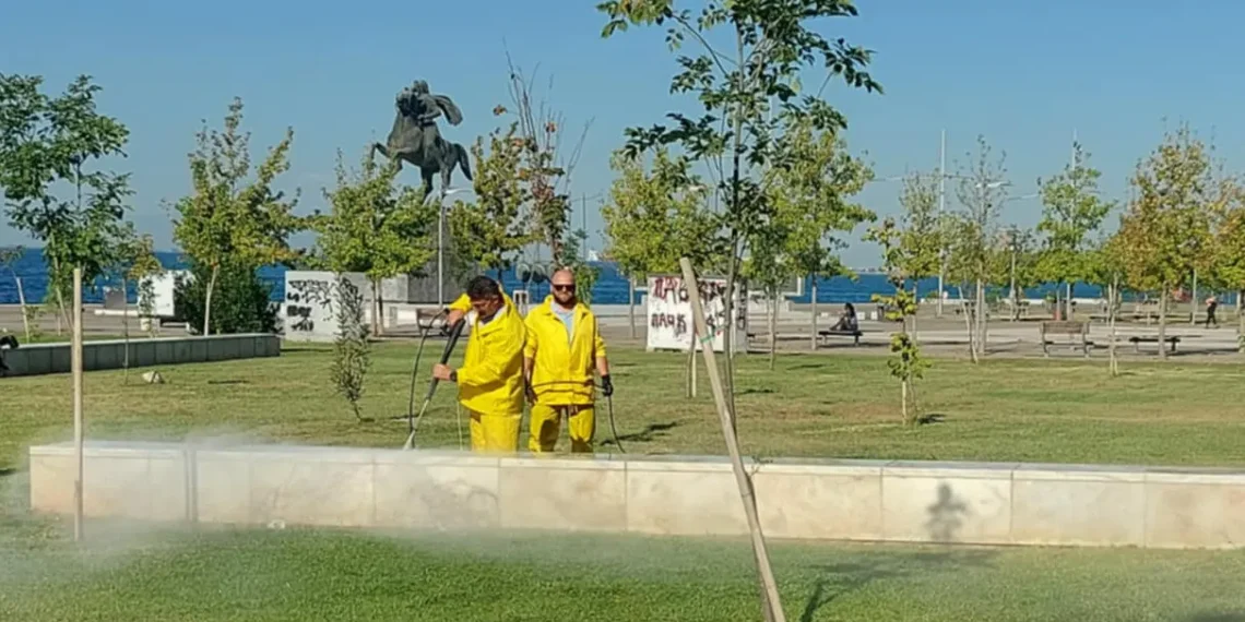 Θεσσαλονίκη: Επιχείρηση καθαρισμού των γκράφιτι στη Νέα Παραλία – Σύσκεψη για αστυνομικά μέτρα (φώτο)