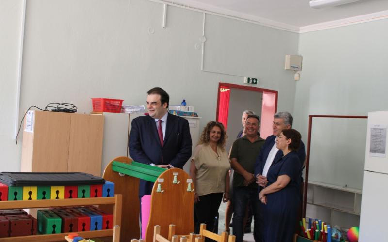 Δύο σχολεία σε Κορδελιό και Εύοσμο επισκέφτηκε ο Πιερρακάκης