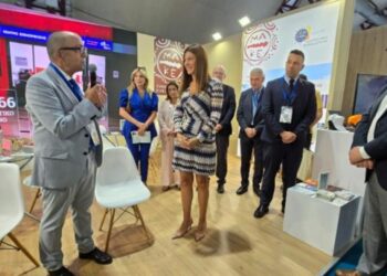 Η Σοφία Ζαχαράκη εγκαινίασε το περίπτερο του ΠΑΜΑΚ στην 89η ΔΕΘ