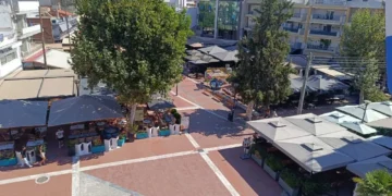 Δεκάδες καταγγελίες στο mystreet για την πλατεία Ευόσμου – Αιτήσεις για άδεια από τους καταστηματάρχες