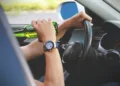 Χειροπέδες σε 53χρονο που οδηγούσε μεθυσμένος στον Εύοσμο