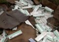 Απαράδεκτες εικόνες ντροπής στο Καλοχώρι: Παράνομη χωματερή με ληγμένα τεστ κορονοϊού και μάσκες (VIDEO)