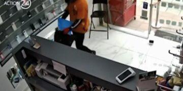Εύοσμος: Η στιγμή που μπήκαν με πιστόλι σε κατάστημα κινητών – Βίντεο ντοκουμέντο