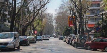 Θεσσαλονίκη: Άγριο ξύλο σε 51χρονο – Τον χτύπησε στη μέση κεντρικού δρόμου