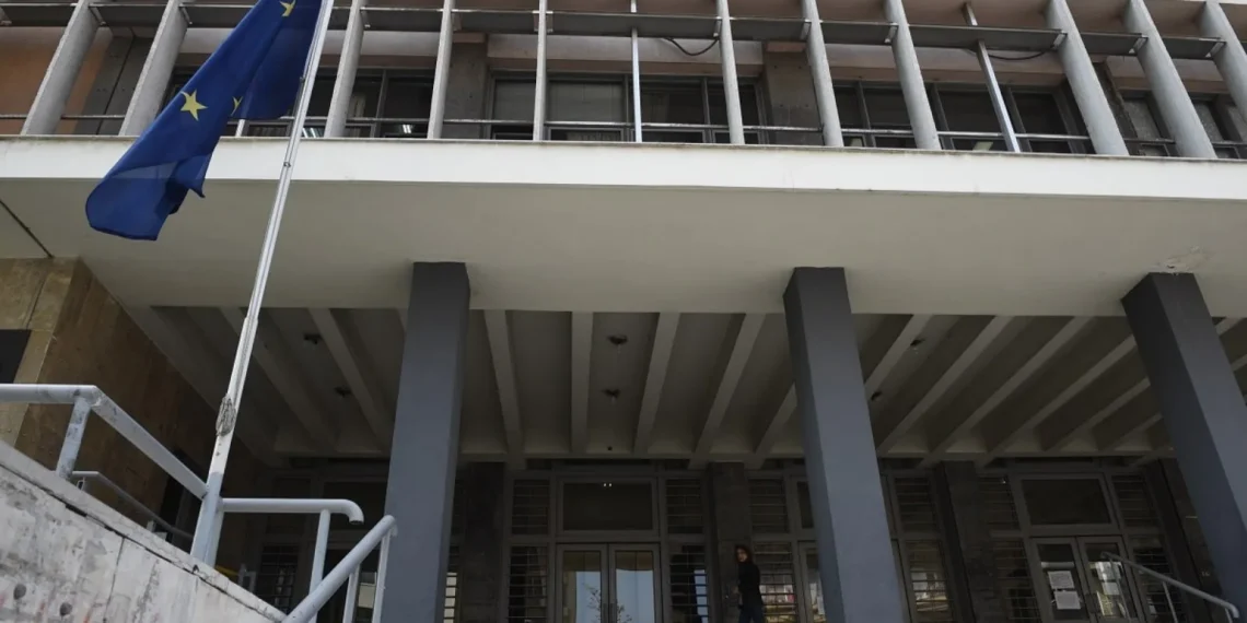Εισαγγελική έρευνα για τον ξυλοδαρμό 13χρονων από τις ανήλικες στην Νυμφαίου