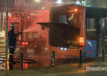 Θεσσαλονίκη: Βίντεο από το λεωφορείο του ΟΑΣΘ που τυλίχθηκε στις φλόγες