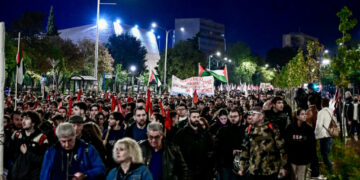 Μεγάλη πορεία για την επέτειο του Πολυτεχνείου σήμερα στη Θεσσαλονίκη – Στεφάνια από φοιτητικούς συλλόγους πριν την έναρξη