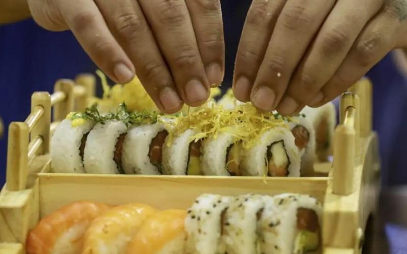 Θεσσαλονίκη: 22χρονος δηλητηριάστηκε από σούσι – Στο νοσοκομείο εκτός κινδύνου