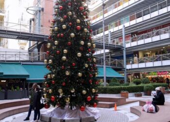 Το ωράριο των καταστημάτων για τα Χριστούγεννα – Ποιες Κυριακές ανοιχτά