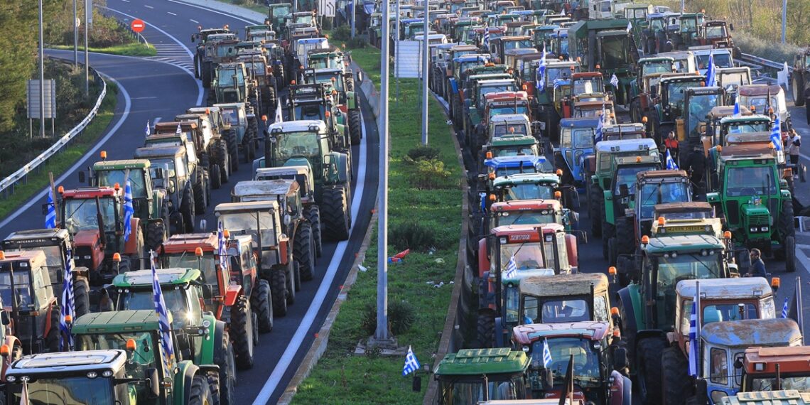 Θεσσαλονίκη: Έτοιμοι να μπλοκάρουν το αεροδρόμιο “Μακεδονία” οι αγρότες