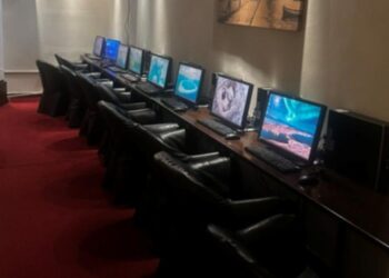 Θεσσαλονίκη: Παράνομο «καζίνο» σε κατάστημα – «Φρουτάκια» σε 33 υπολογιστές