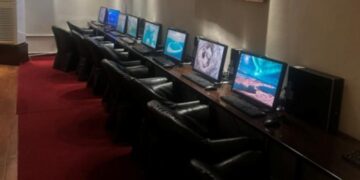 Θεσσαλονίκη: Παράνομο «καζίνο» σε κατάστημα – «Φρουτάκια» σε 33 υπολογιστές