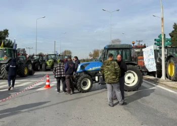 Επεισόδιο με αστυνομικό και αγρότη στα Πράσινα Φανάρια στη Θεσσαλονίκη – Δικαστικός επιμελητής παρέδωσε αγωγή για χρέη… on camera