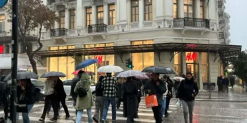 Θεσσαλονίκη: Από αύριο σε ισχύ το εορταστικό ωράριο των καταστημάτων
