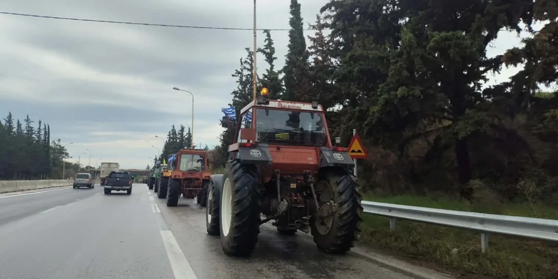 Αποχώρησαν οι αγρότες από το μπλόκο στα Πράσινα Φανάρια