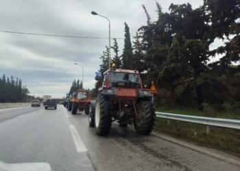 Αποχώρησαν οι αγρότες από το μπλόκο στα Πράσινα Φανάρια