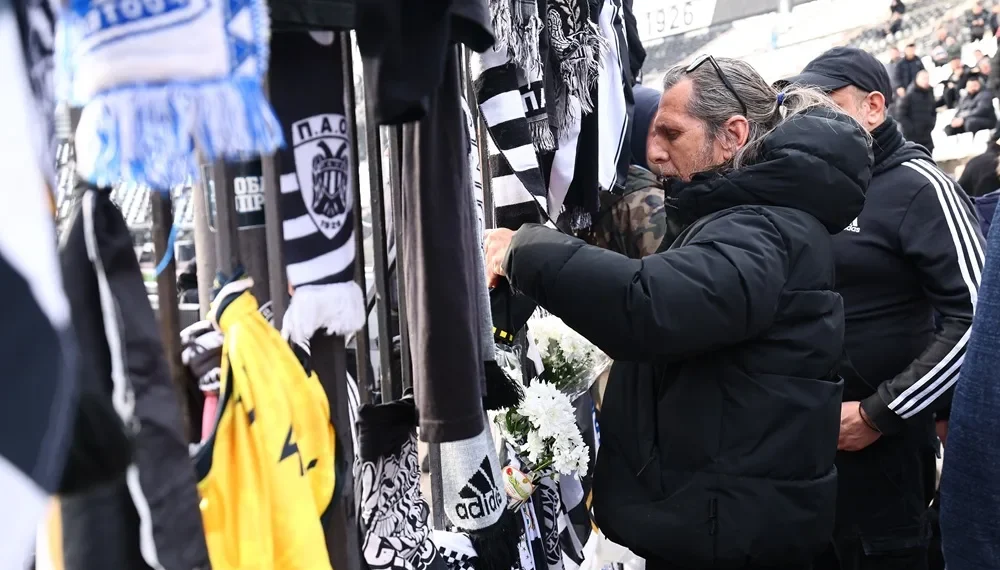 Φόρος τιμής από την οικογένεια του Άρη στους αδικοχαμένους φιλάθλους του ΠΑΟΚ (Bίντεο)