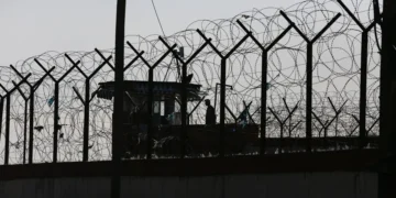 Θεσσαλονίκη: Σέρβοι πέταξαν δέμα με κινητά, φορτιστές και κάρτες sim στις φυλακές Διαβατών