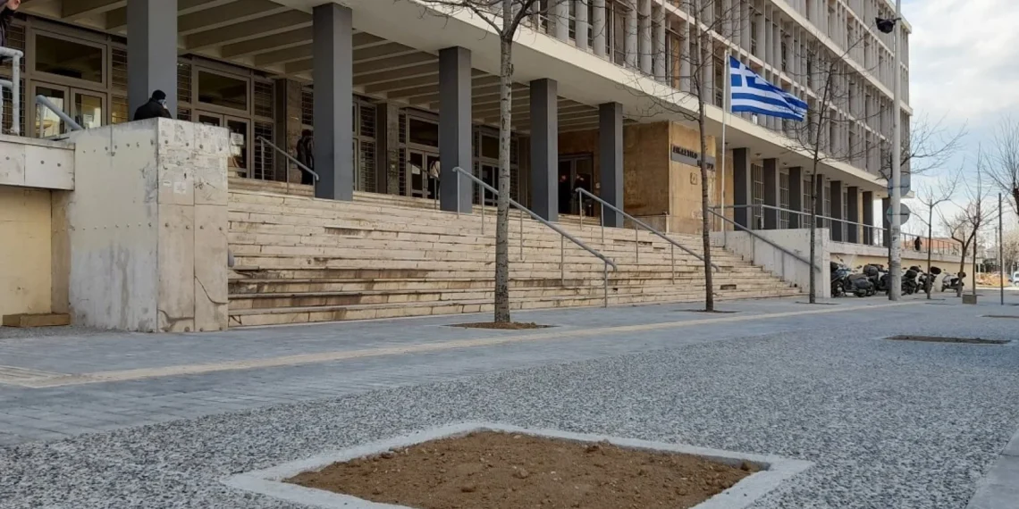 Θεσσαλονίκη: Συνελήφθη 14χρονος που χτύπησε τη 16χρονη αδερφή του και την έστειλε στο νοσοκομείο