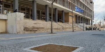 Θεσσαλονίκη: Συνελήφθη 14χρονος που χτύπησε τη 16χρονη αδερφή του και την έστειλε στο νοσοκομείο
