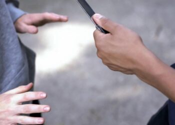 Θεσσαλονίκη: Νεαροί έκαναν ληστείες στο κέντρο – Απειλούσαν περαστικούς με μαχαίρι