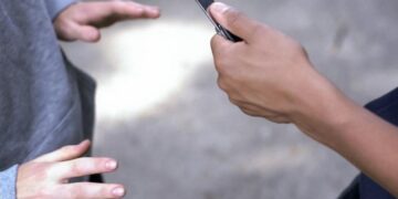 Θεσσαλονίκη: Νεαροί έκαναν ληστείες στο κέντρο – Απειλούσαν περαστικούς με μαχαίρι
