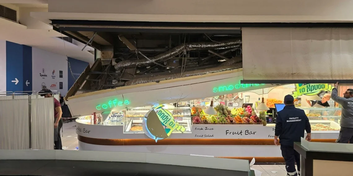 Θεσσαλονίκη: Έπεσε οροφή στο Mediterranean Cosmos- Μία γυναίκα τραυματίας