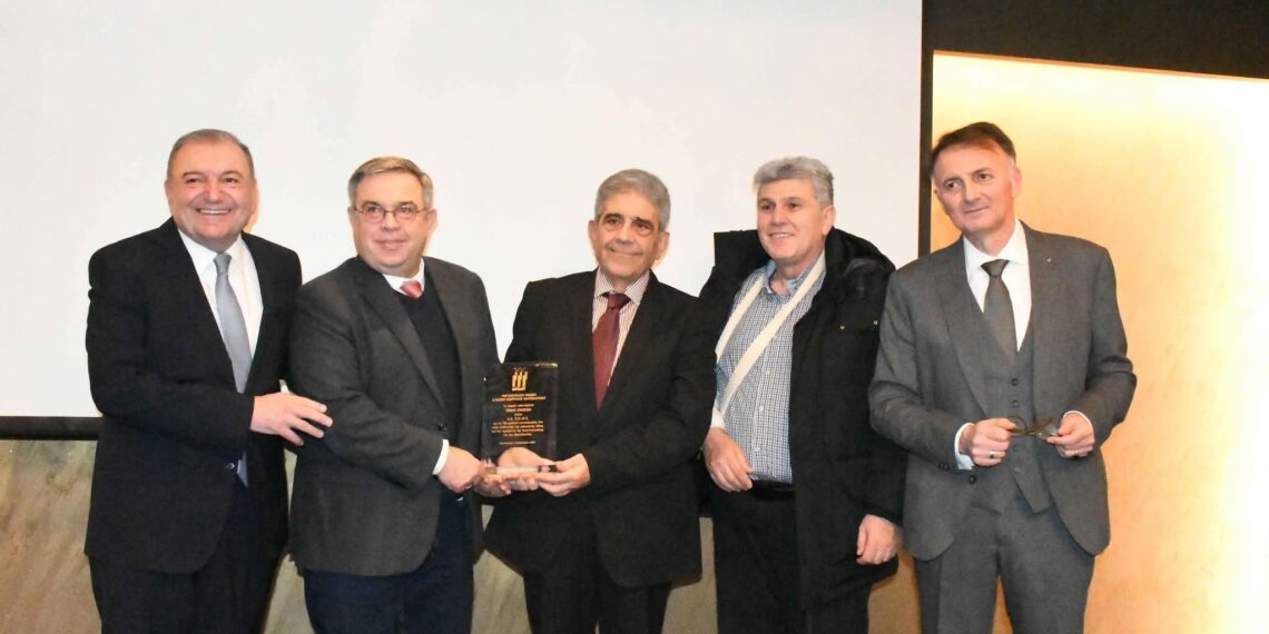 Ο δήμαρχος Κορδελιού – Ευόσμου, Λευτέρης Αλεξανδρίδης, τίμησε τον πρόεδρο του ΑΣ ΠΑΟΚ στην κοπή πίτας της ΠΕΔ-ΚΜΚ