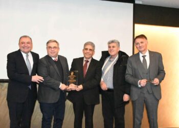 Ο δήμαρχος Κορδελιού – Ευόσμου, Λευτέρης Αλεξανδρίδης, τίμησε τον πρόεδρο του ΑΣ ΠΑΟΚ στην κοπή πίτας της ΠΕΔ-ΚΜΚ