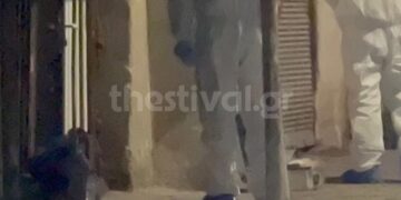 Μενεμένη: Εικόνες από το υπόγειο της φρίκης που βρέθηκε νεκρή η 47χρονη – Απολογούνται οι 2 άνδρες για τις δολοφονίες