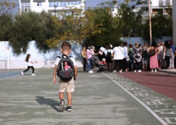 Θεσσαλονίκη: Συνέλαβαν 41χρονο πατέρα που μπούκαρε στο σχολείο του παιδιού του