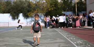 Θεσσαλονίκη: Συνέλαβαν 41χρονο πατέρα που μπούκαρε στο σχολείο του παιδιού του