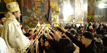 Ανάσταση με λαμπρότητα και κατάνυξη στη Θεσσαλονίκη (Εικόνες)