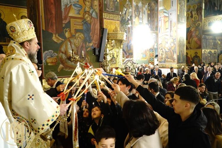Ανάσταση με λαμπρότητα και κατάνυξη στη Θεσσαλονίκη (Εικόνες)