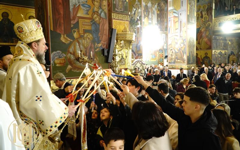 Ανάσταση με λαμπρότητα και κατάνυξη στη Θεσσαλονίκη (Εικόνες)