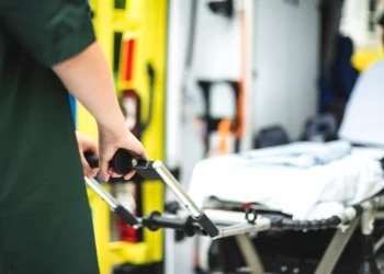 Θεσσαλονίκη: Σοβαρό εργατικό ατύχημα στη Σίνδο – 50χρονος υπέστη εγκαύματα στο πρόσωπο