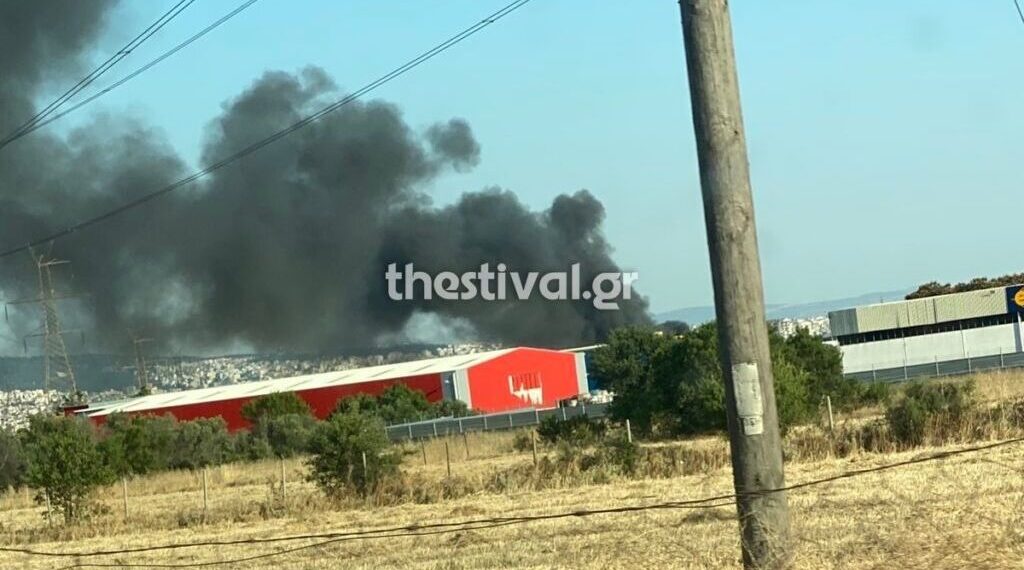 Νεοχωρούδα: Μήνυμα από το 112 για τη φωτιά σε εταιρεία ανακύκλωσης
