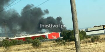 Νεοχωρούδα: Μήνυμα από το 112 για τη φωτιά σε εταιρεία ανακύκλωσης
