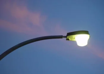 Ο δήμος Νεάπολης-Συκεών αλλάζει 8.665 λάμπες και ρίχνει στο μισό την κατανάλωση ρεύματος