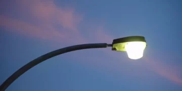 Ο δήμος Νεάπολης-Συκεών αλλάζει 8.665 λάμπες και ρίχνει στο μισό την κατανάλωση ρεύματος