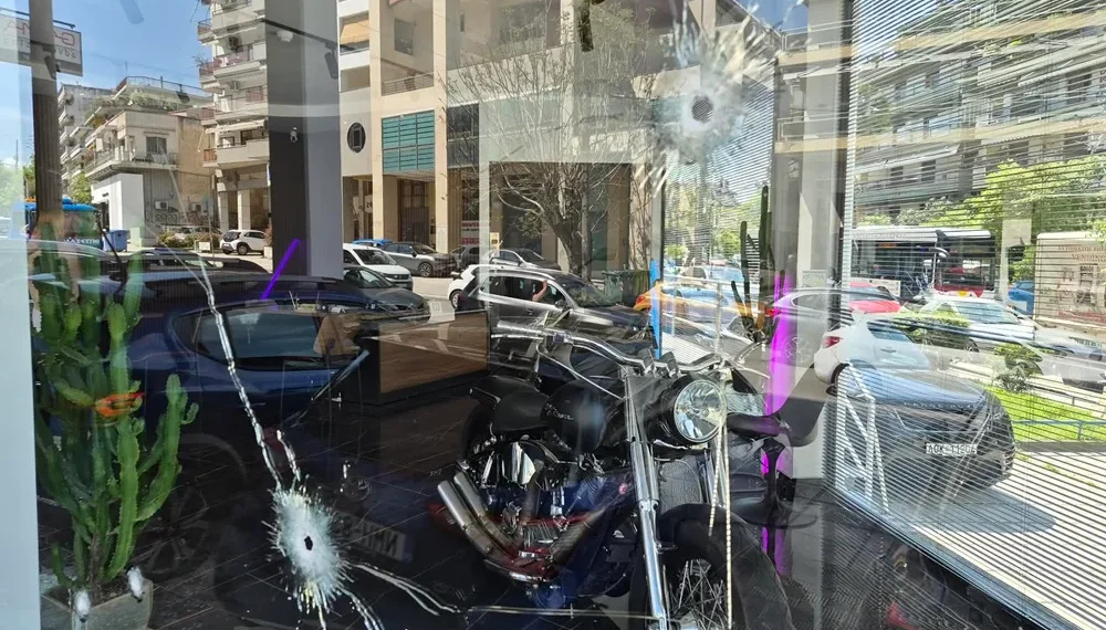 Θεσσαλονίκη: 17 κάλυκες βρέθηκαν στην αντιπροσωπεία αυτοκινήτων που γάζωσαν στη Β. Όλγας – Τι ερευνά η ΕΛΑΣ