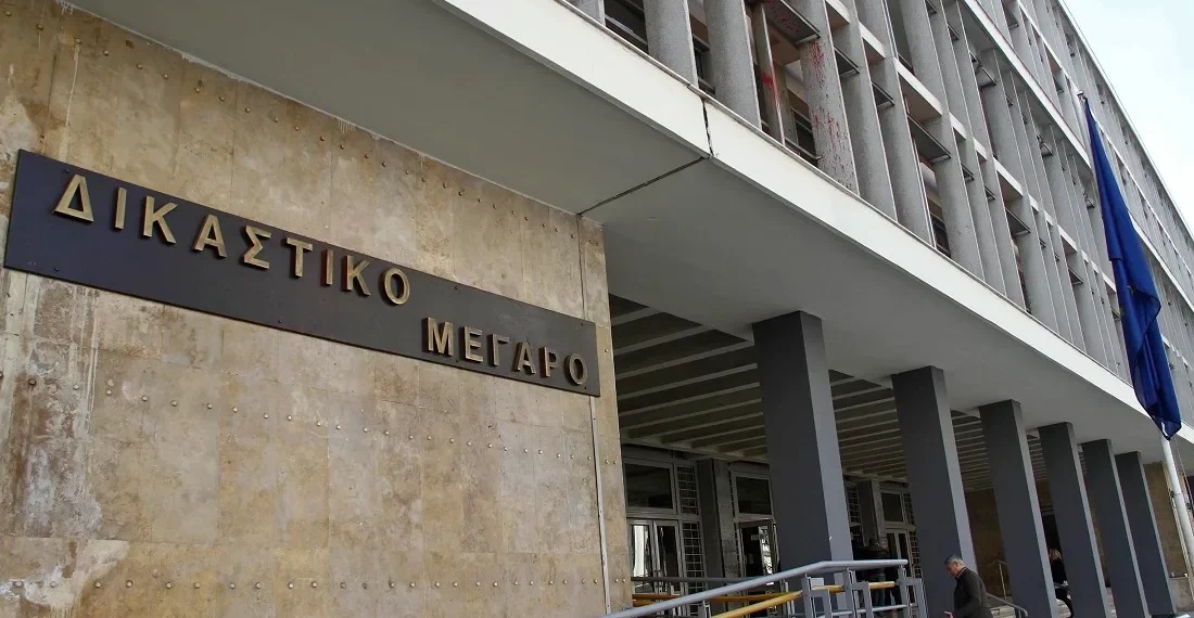 Θεσσαλονίκη: Στο Αυτόφωρο οι δύο που κατηγορούνται ότι ξέχασαν ανήλικη ΑμεΑ μέσα σε λεωφορείο για ένα δίωρο