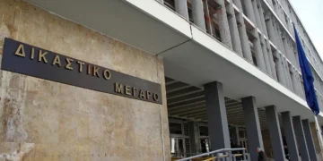 Θεσσαλονίκη: Στο Αυτόφωρο οι δύο που κατηγορούνται ότι ξέχασαν ανήλικη ΑμεΑ μέσα σε λεωφορείο για ένα δίωρο