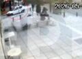 Εύοσμος: Βίντεο σοκ από την επίθεση νεαρών σε 22χρονο