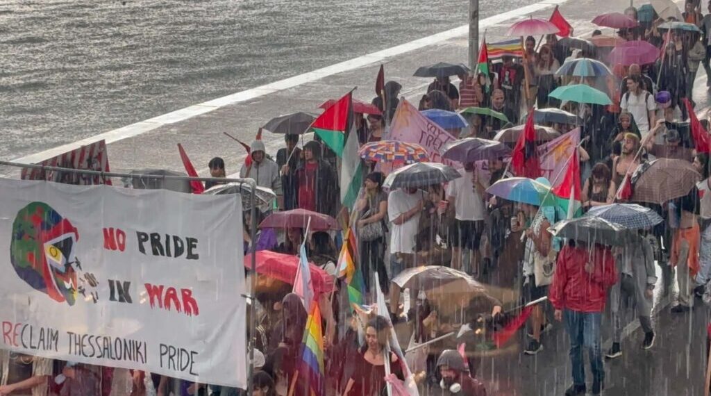 Με βροχή η παρέλαση του Αυτοοργανωμένου Pride στη Θεσσαλονίκη